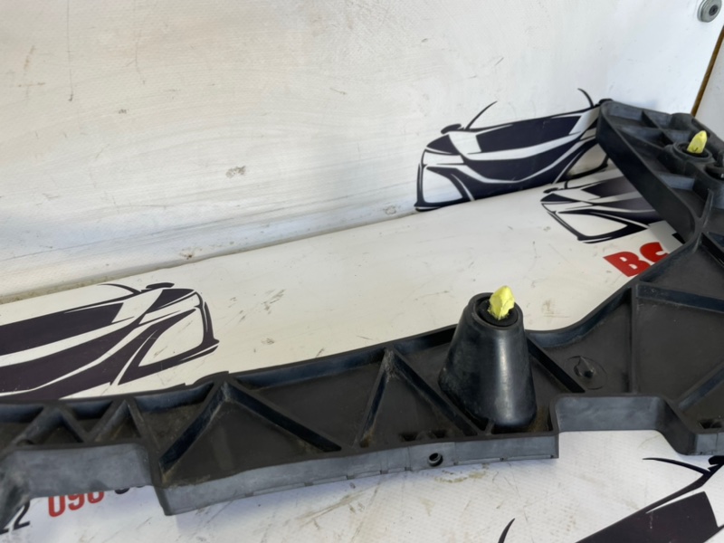 Крепление бампера заднее правое Audi Q5 3.0 Крепление бампера заднее правое Audi Q5 3.0