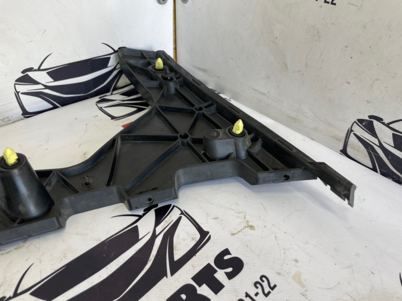 Крепление бампера заднее правое Q5 2016 3.0 Крепление бампера заднее правое Q5 2016 3.0