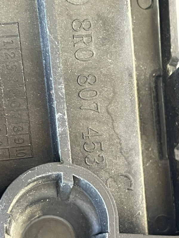 Крепление бампера заднее правое Q5 2016 3.0 Крепление бампера заднее правое Q5 2016 3.0