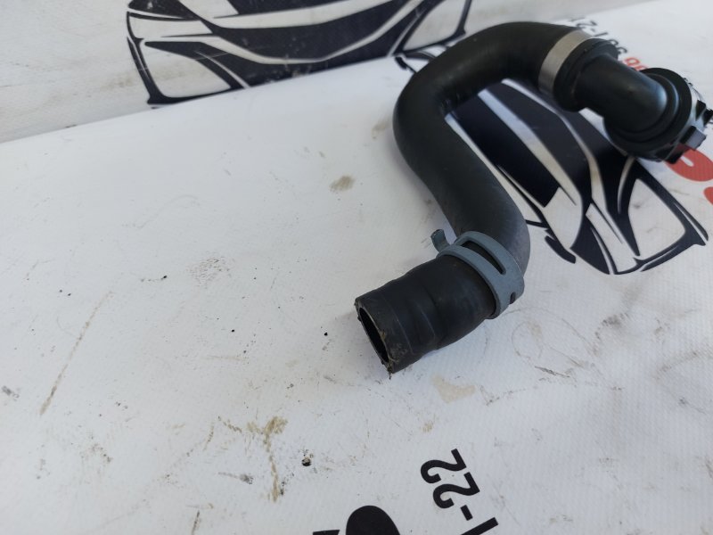 Патрубок системы охлаждения Audi Q5 3.0