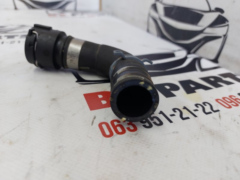 Патрубок системы охлаждения Audi Q5 3.0