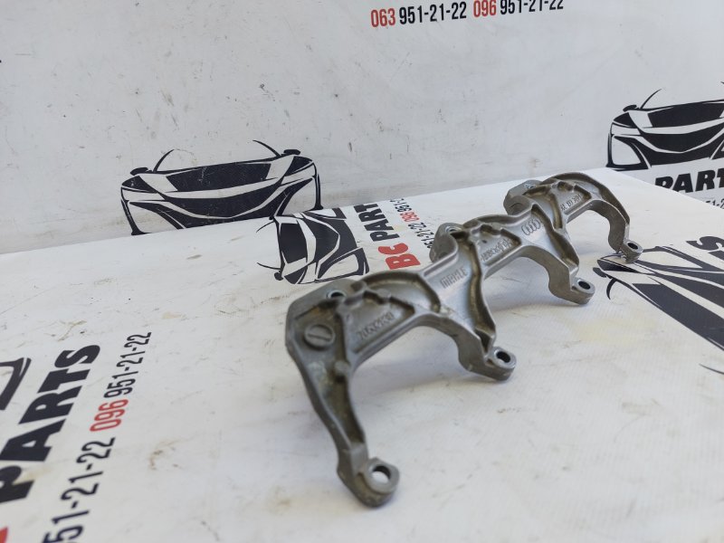 Кронштейн впускного коллектора Audi Q5 3.0