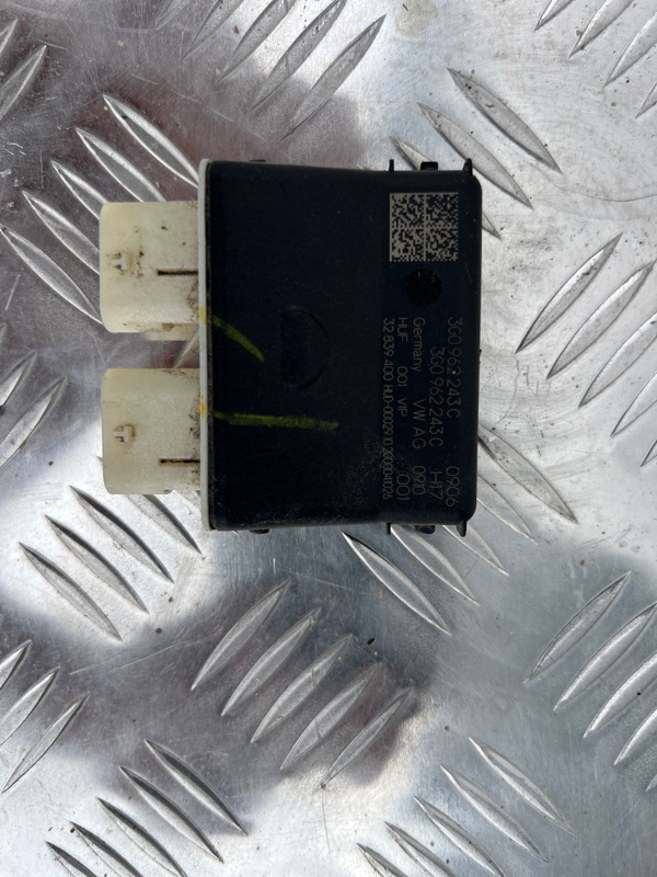 Запчасть датчик открытия багажника задний Audi Q5 2017-2024 80A 3G0962243C контрактная Датчик открытия багажника задний Audi Q5 2017-2024 80A 3G0962243C контрактная