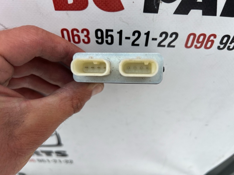 Датчик открытия багажника задний Audi Q5 80A Датчик открытия багажника задний Audi Q5 80A