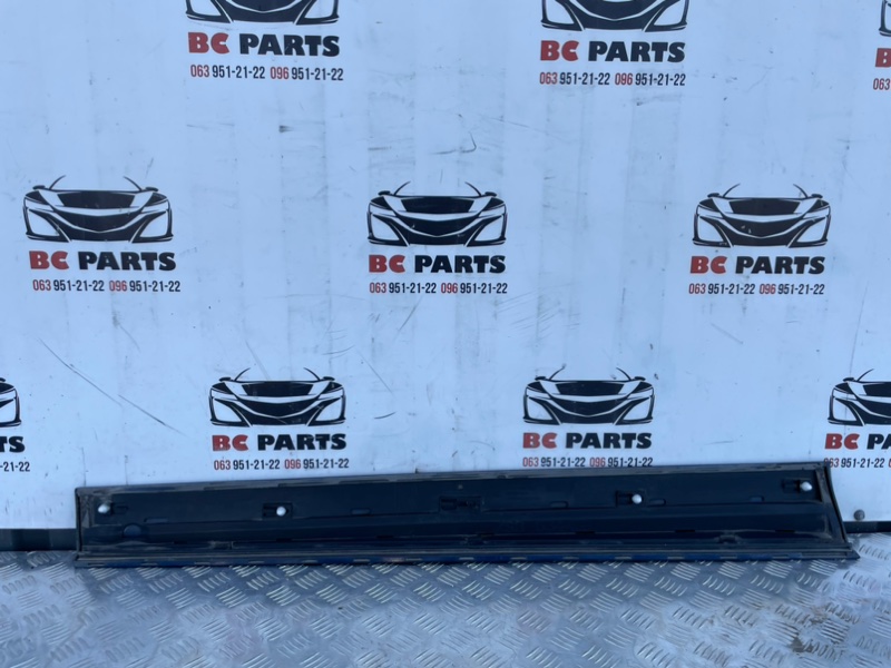 Накладка двери передняя правая Q5 2016 3.0