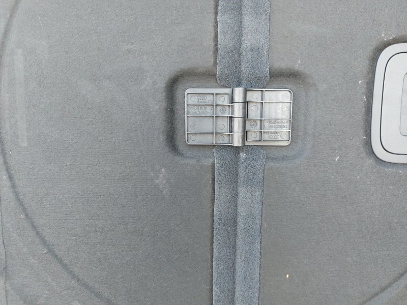 Полка багажника Q5 2019 2.0 Полка багажника Q5 2019 2.0