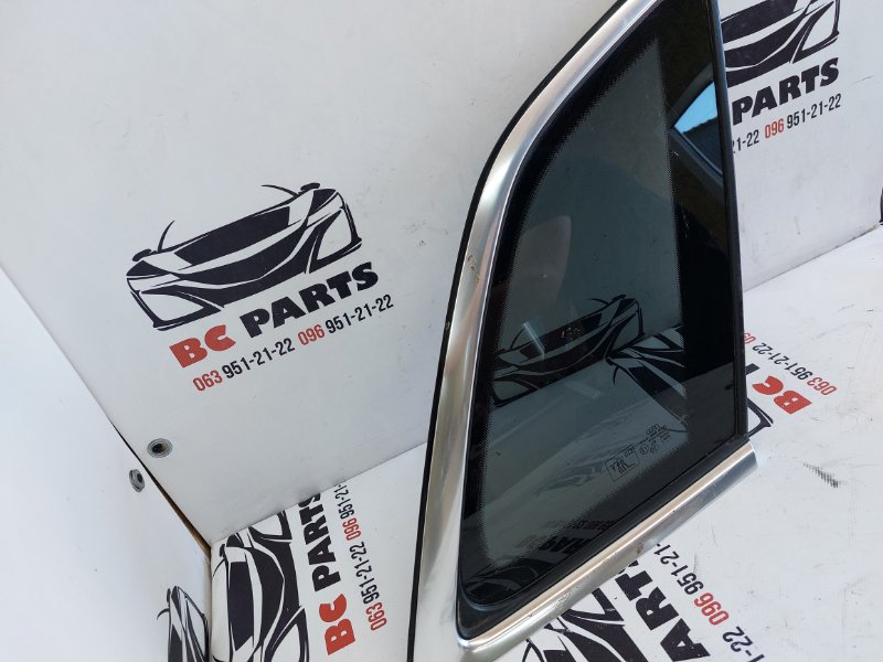 Форточка кузова правая Audi Q5 80A Форточка кузова правая Audi Q5 80A