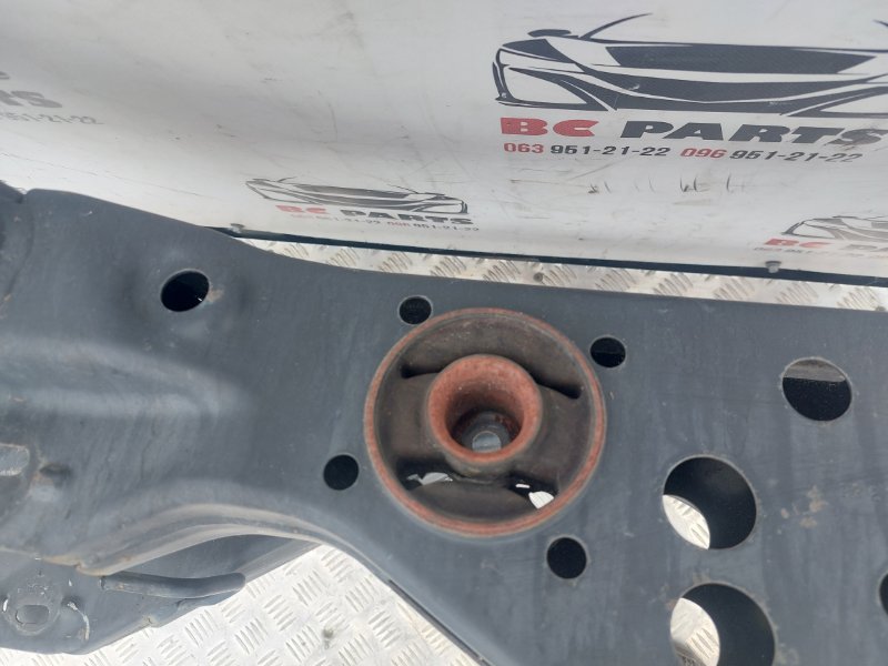 Подрамник задний Nissan Rogue T33 2.5