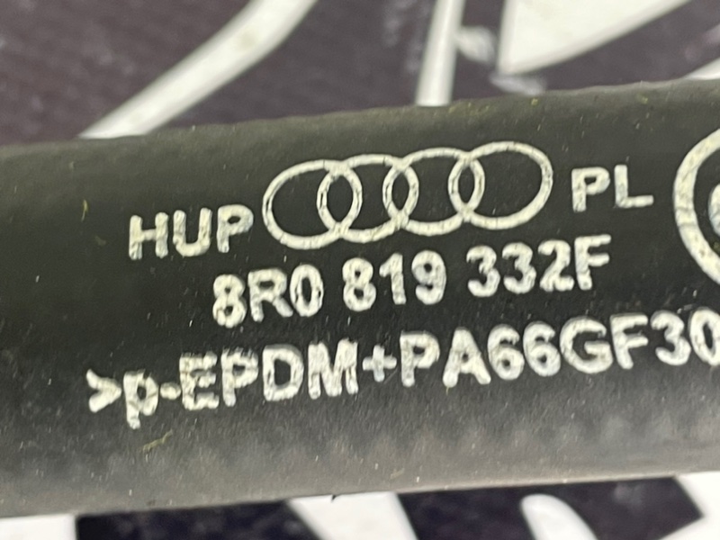 Патрубок системы охлаждения Audi Q5 3.0