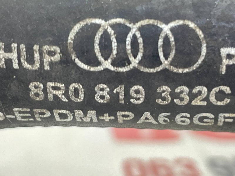 Патрубок системы охлаждения Audi Q5 2.0