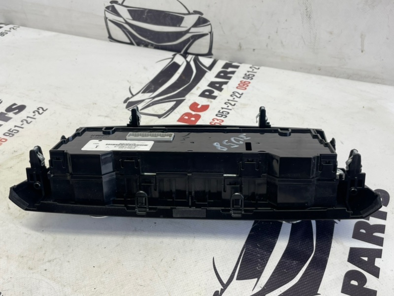 Блок управления климат-контролем Rogue 2018 T32 2.5