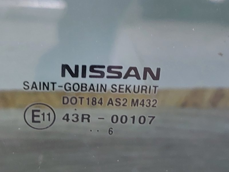 Стекло двери заднее правое Rogue 2013-2020 T32 2.5