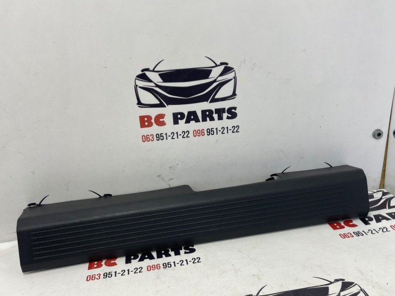 Накладка порога передняя правая Nissan Rogue 2021 T33 2.5 769526RA0A Б/У