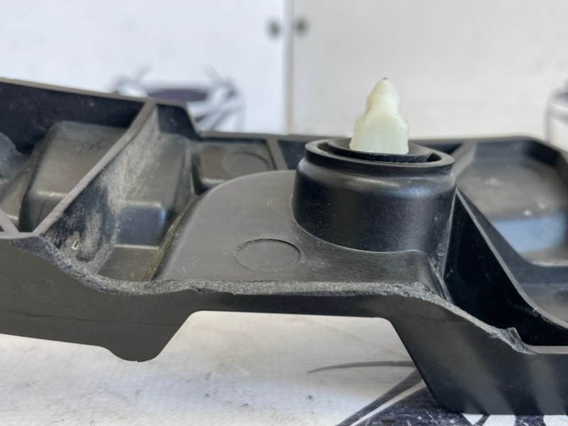 Крепление бампера заднее правое Audi Q5 80A 2.0 Крепление бампера заднее правое Audi Q5 80A 2.0