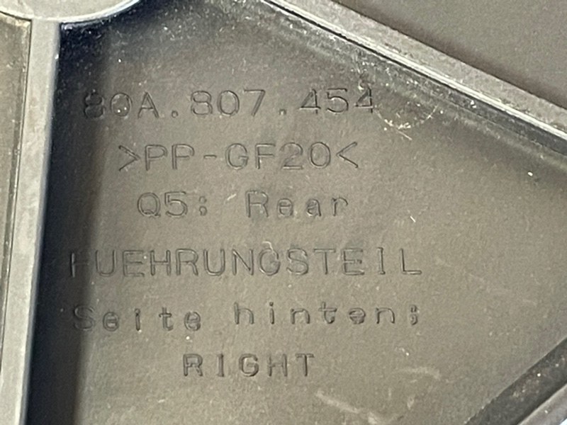 Крепление бампера заднее правое Q5 2021-2024 80A 2.0 Крепление бампера заднее правое Q5 2021-2024 80A 2.0