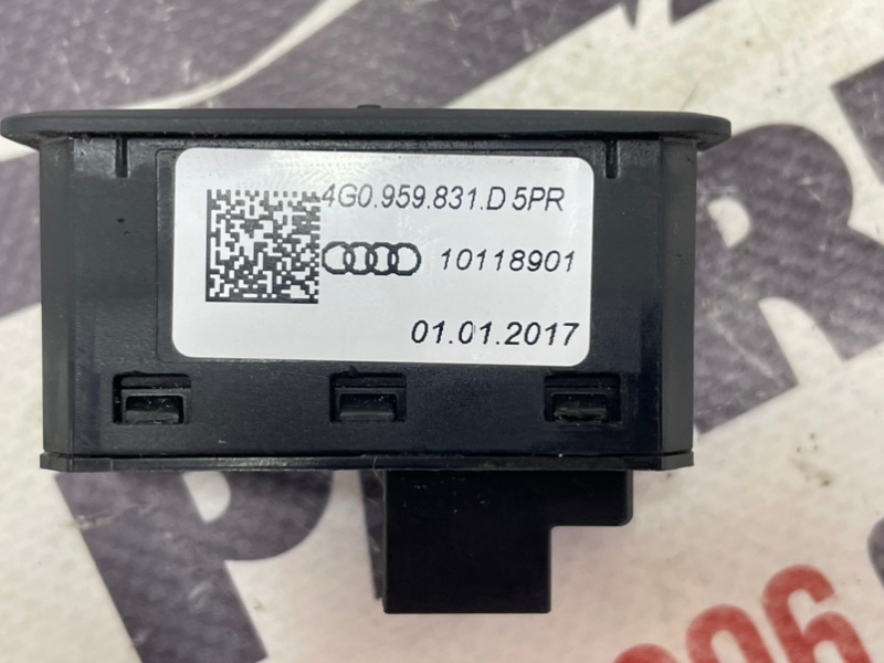 Кнопка открывания багажника Q7 2017 4M 3.0