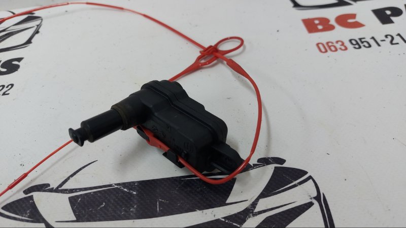 Замок лючка бензобака Audi Q5 2019 2.0 80a862153 Б/У