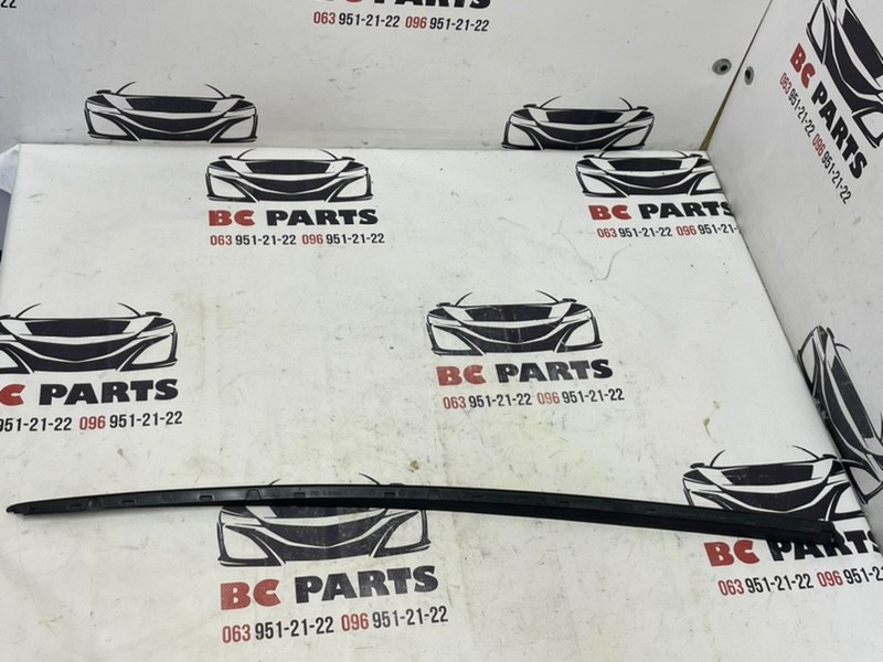 Молдинг лобового стекла правый Audi A3 2.0