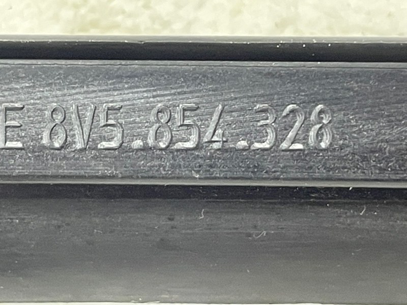 Молдинг лобового стекла правый A3 2018 2.0