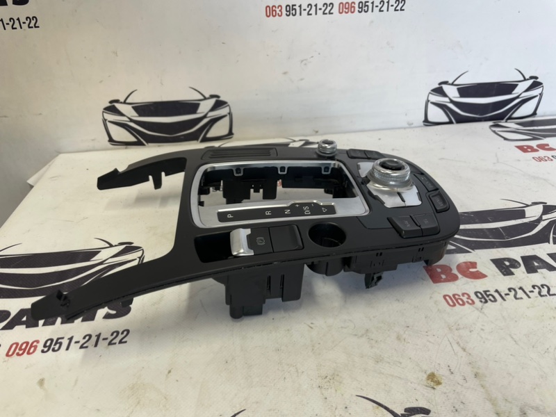 Блок кнопок в торпеду Q5 2016 3.0