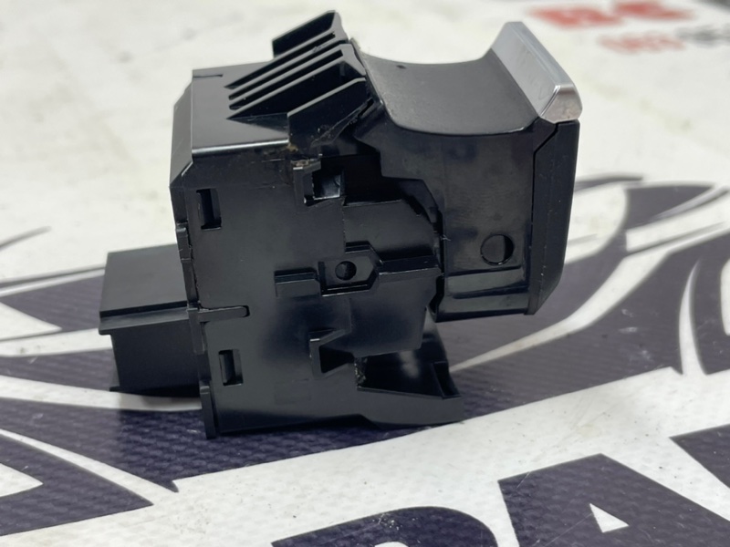 Кнопка стояночного тормоза Q5 2019 2.0