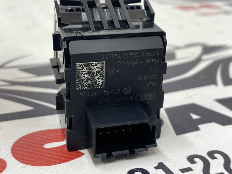 Кнопка стояночного тормоза Audi Q5 2.0