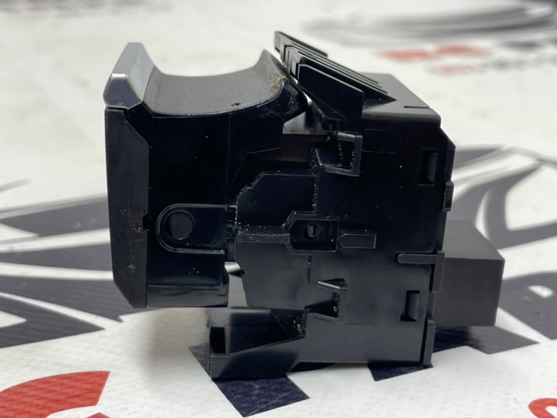 Кнопка стояночного тормоза Q5 2019 2.0