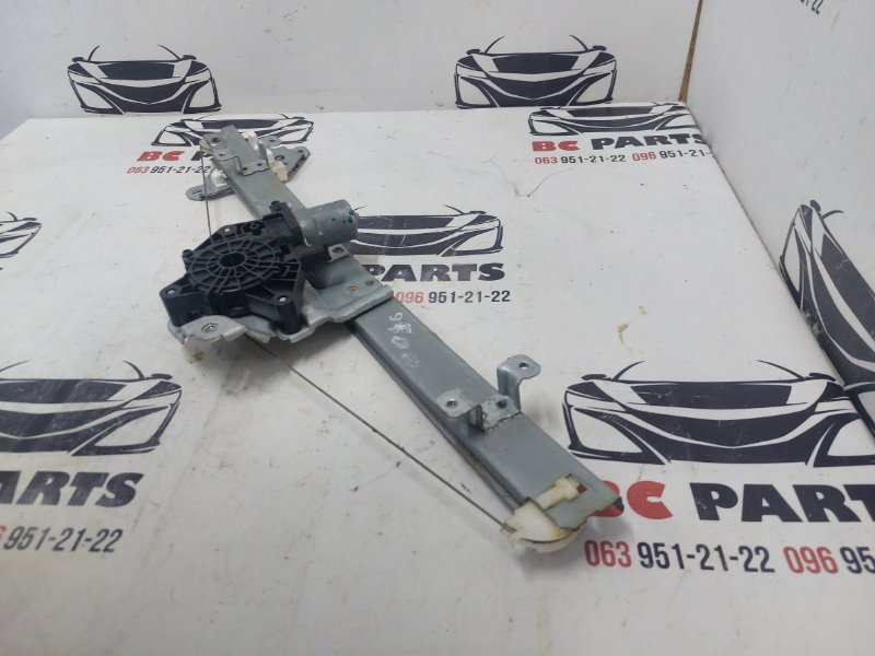 Стеклоподъемный механизм передний правый Rogue 2021 T33 2.5 Стеклоподъемный механизм передний правый Rogue 2021 T33 2.5