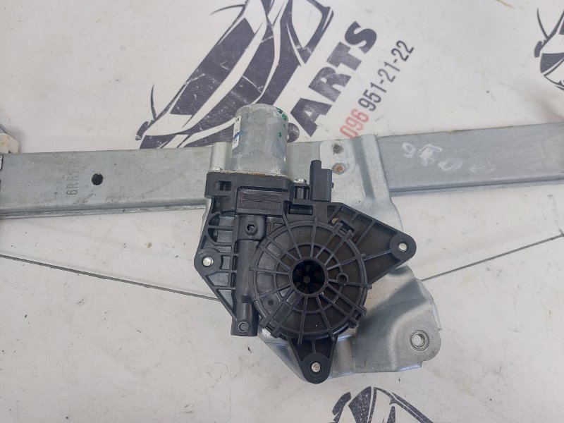 Стеклоподъемный механизм передний правый Rogue 2021 T33 2.5 Стеклоподъемный механизм передний правый Rogue 2021 T33 2.5