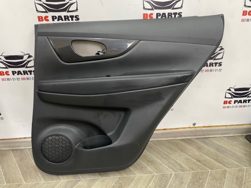 Обшивка боковой двери задняя правая Nissan Rogue 2019 T32 QR25 2.5 829005HK0A Б/У