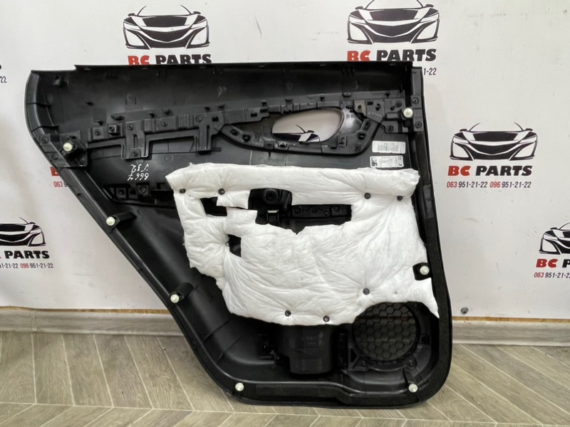 Обшивка боковой двери задняя правая Rogue 2019 T32 QR25 2.5