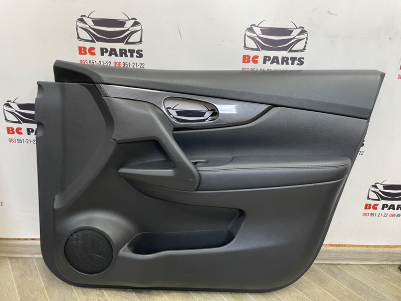 Обшивка боковой двери передняя правая Nissan Rogue 2013-2020 T32 809005HK0A Б/У