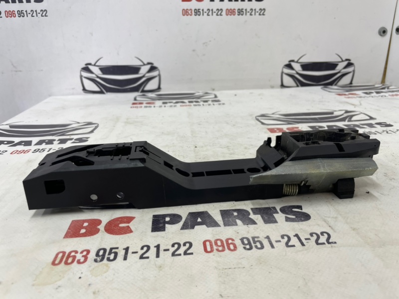 Механизм ручки двери передний правый Rogue 2021 T33 2.5