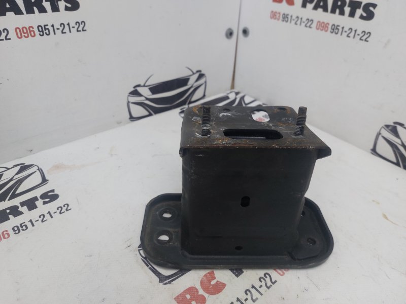 Кронштейн усилителя бампера передний правый Q60 2016-2021