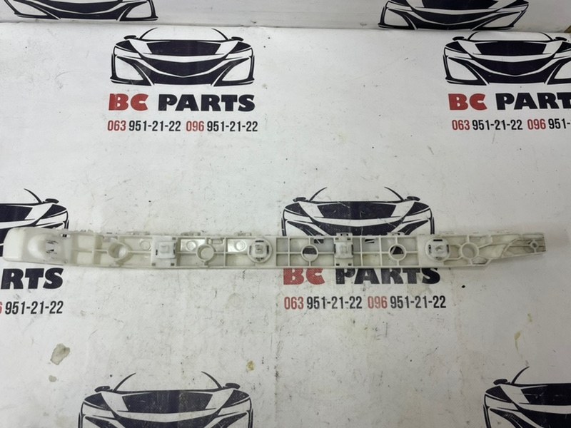 Направляющая бампера задняя левая Rogue 2018 T32 QR25 2.5