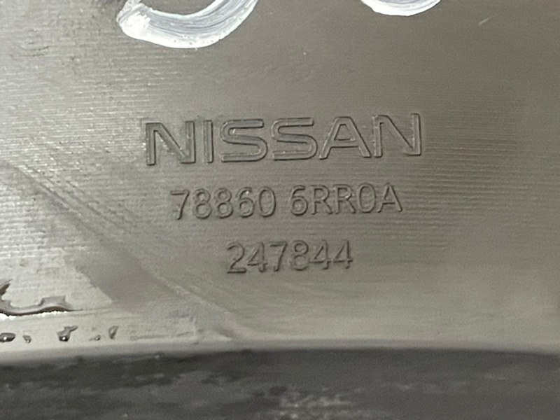 Накладка двери задняя правая Rogue 2021 T33 2.5