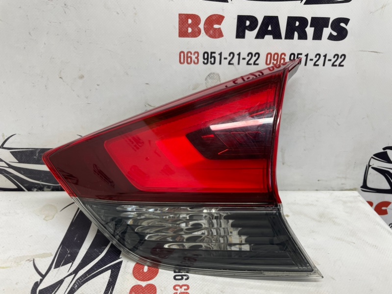 Фонарь задний внутренний правый Nissan Rogue 2013-2020 T32 2.5 265506FL5A Б/У
