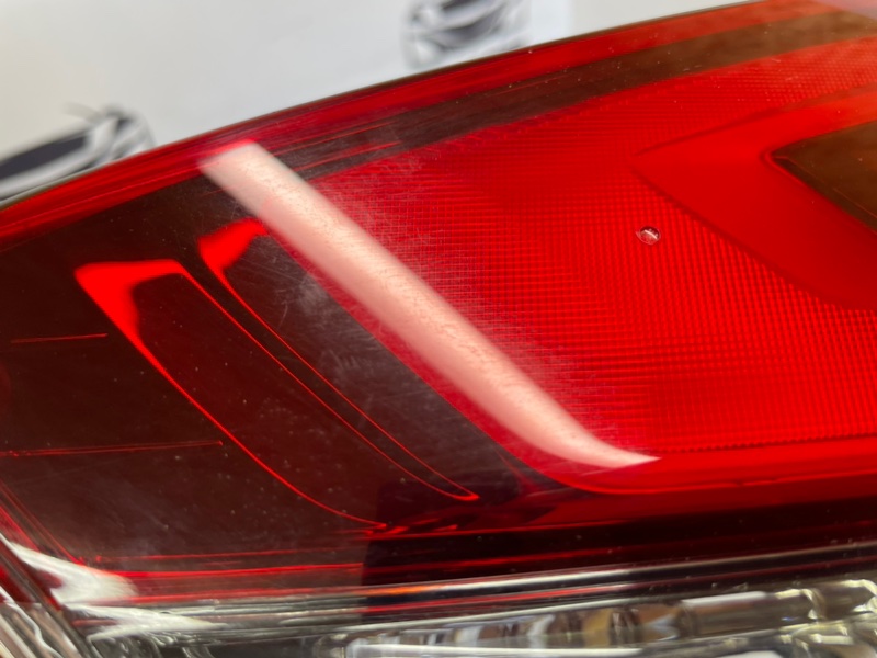 Фонарь задний внутренний правый Rogue 2013-2020 T32 2.5