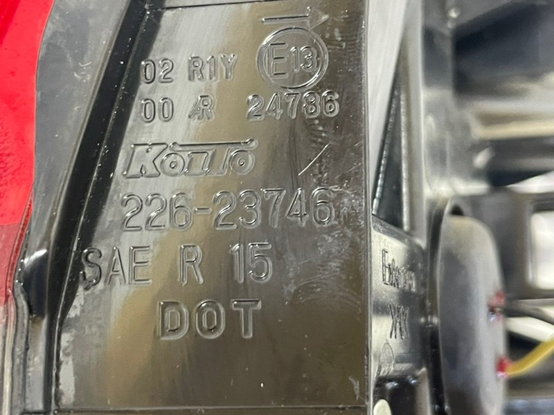 Фонарь задний внутренний правый Rogue 2013-2020 T32 2.5