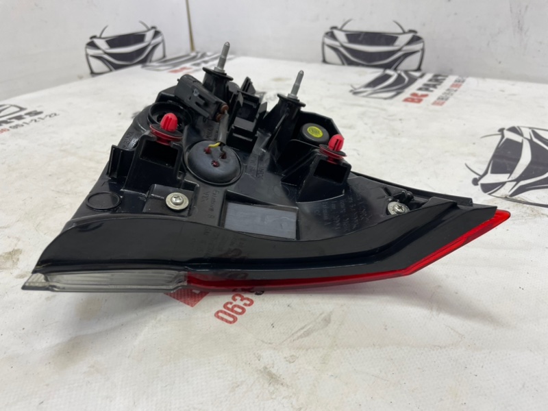 Фонарь задний внутренний левый Rogue 2013-2020 T32 2.5