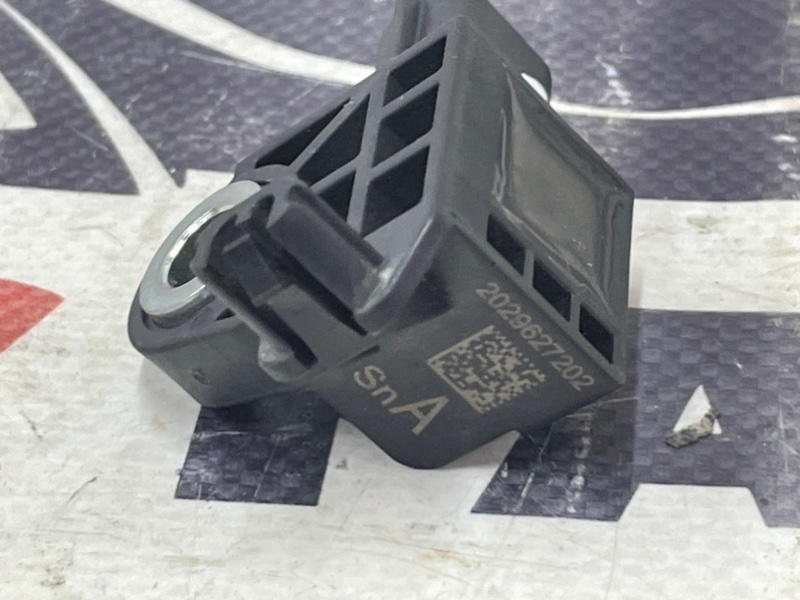 Датчик удара задний левый Rogue 2021 T33 2.5