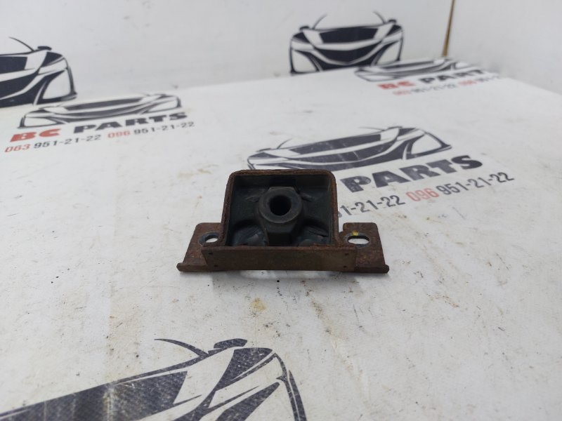 Подушка глушителя передняя Rogue 2018 T32 QR25 2.5 Подушка глушителя передняя Rogue 2018 T32 QR25 2.5