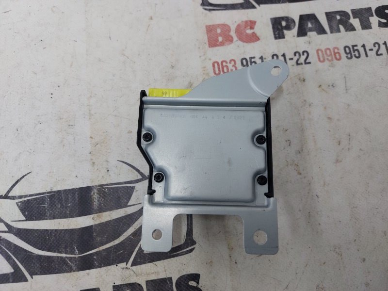 Блок управления SRS передний Rogue 2023 T33 1.5 Блок управления SRS передний Rogue 2023 T33 1.5