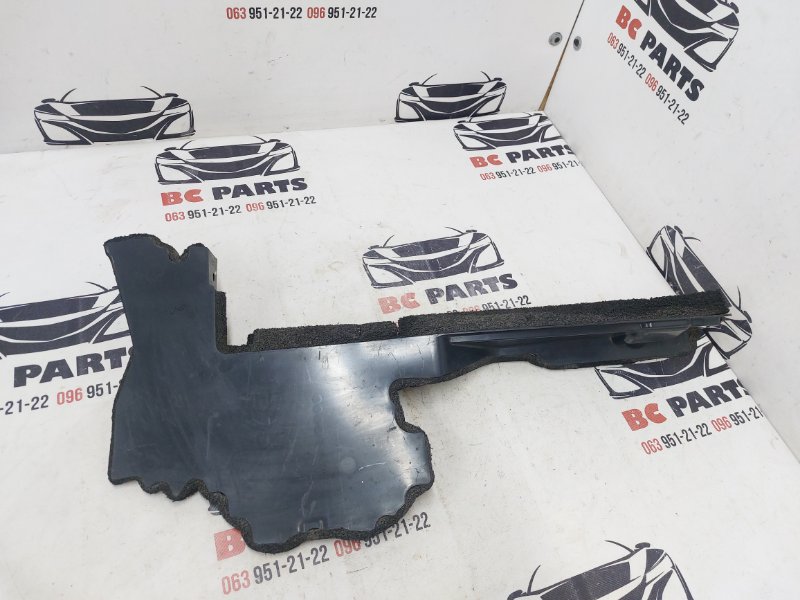 Направляющая потока воздуха правая Rogue 2021 T33 2.5