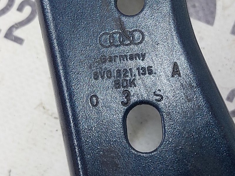 Кронштейн крыла передний левый A3 2018 2.0