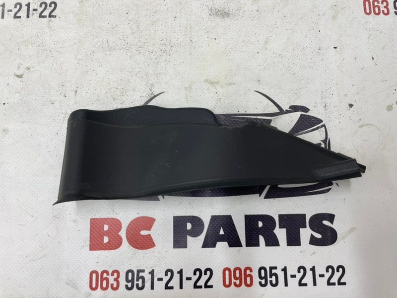 Запчасть уголок жабо правый Nissan Rogue 2021 T33 2.5 668946RA1A Б/У Уголок жабо правый Nissan Rogue 2021 T33 2.5 668946RA1A Б/У