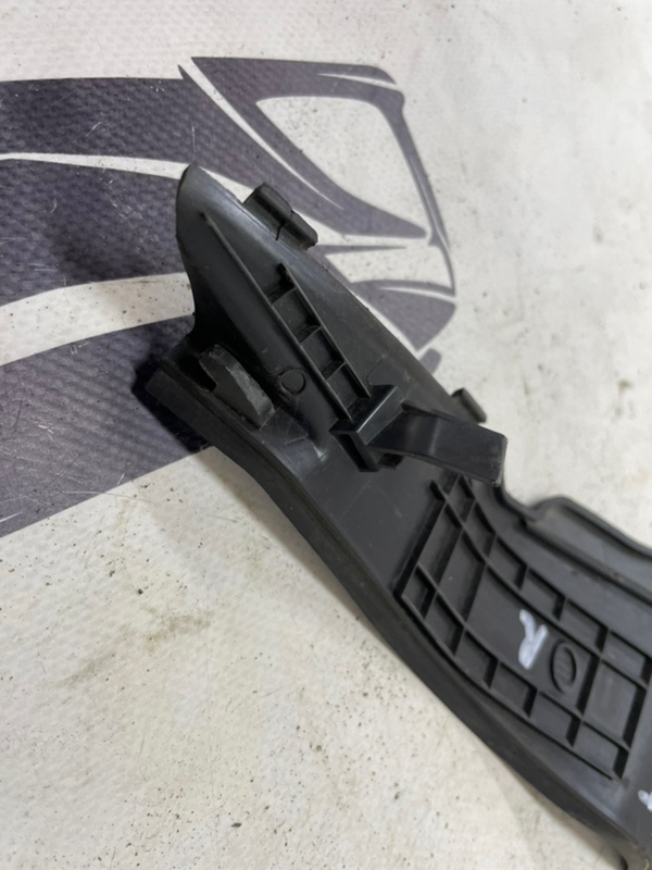 Уголок жабо правый Nissan Rogue T33 2.5 Уголок жабо правый Nissan Rogue T33 2.5