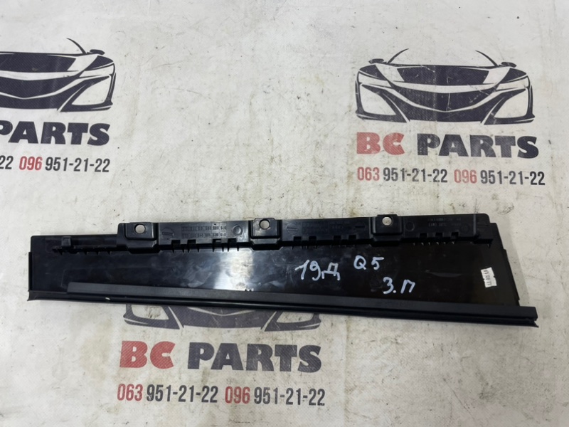 Накладка двери задняя правая Q5 2017 2.0 Накладка двери задняя правая Q5 2017 2.0