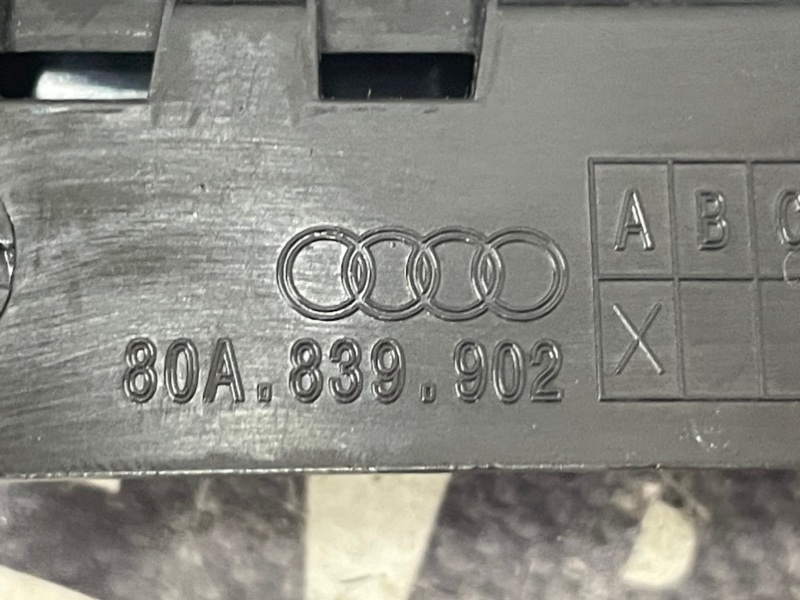 Накладка двери задняя правая Q5 2017 2.0 Накладка двери задняя правая Q5 2017 2.0