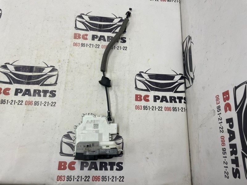 Замок боковой двери задний правый Audi Q5 2017 2.0 8X0839016D Б/У